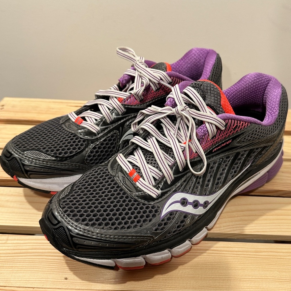 Saucony Women's Black and Purple Running Shoes - Excellent Condition - Size 9